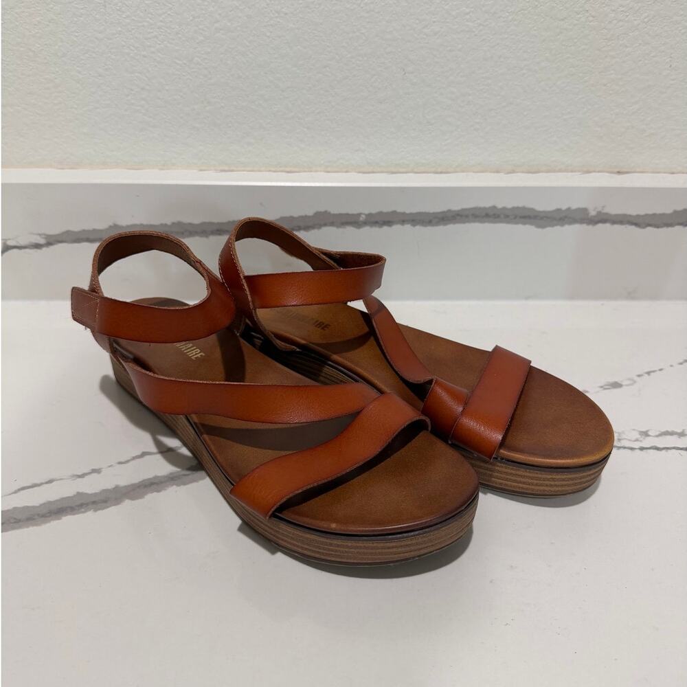 Cushionaire Saga Platform Sandals Whiskey Brown Strappy Ankle Crossover Women